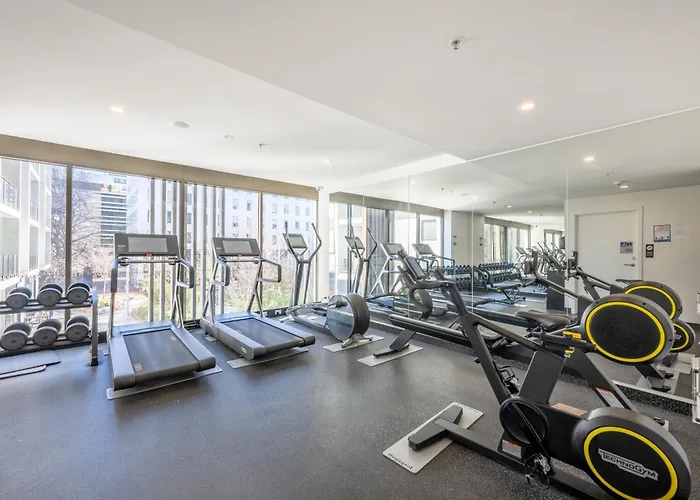 Central Located 2 Bedroom Apartment In Canberra With Parking