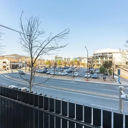 Central Located 2 Bedroom Apartment In Canberra With Parking Exterior photo