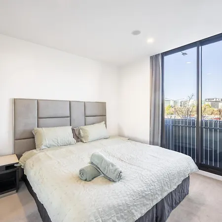 Central Located 2 Bedroom Apartment In Canberra With Parking Exterior photo