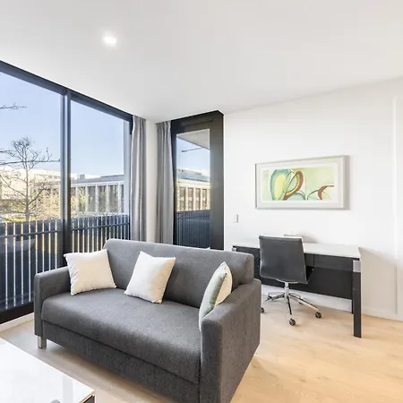 Central Located 2 Bedroom Apartment In Canberra With Parking Exterior photo