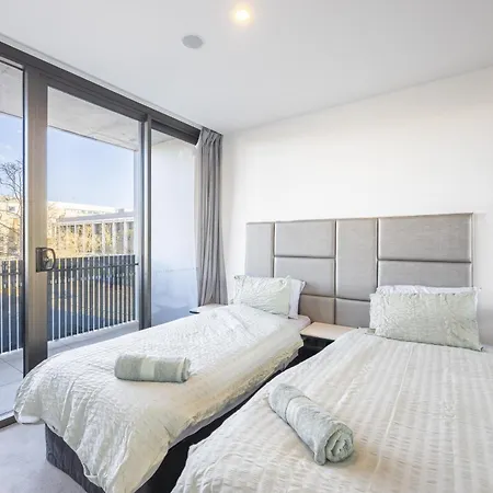 Central Located 2 Bedroom Apartment In Canberra With Parking Exterior photo