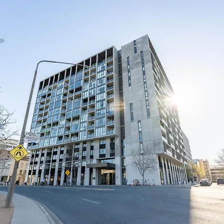 Central Located 2 Bedroom Apartment In Canberra With Parking Exterior photo