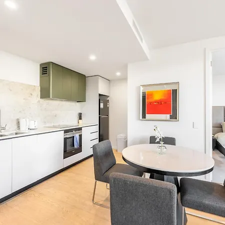 Central Located 2 Bedroom Apartment In Canberra With Parking Exterior photo