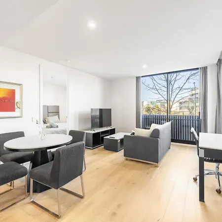 Central Located 2 Bedroom Apartment In Canberra With Parking Exterior photo